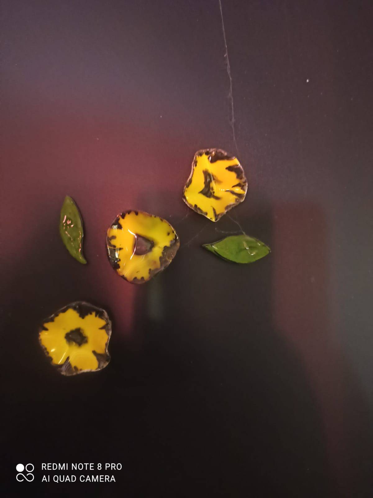 Détails émaillés — fleur en céramique, Éclosions Brutes