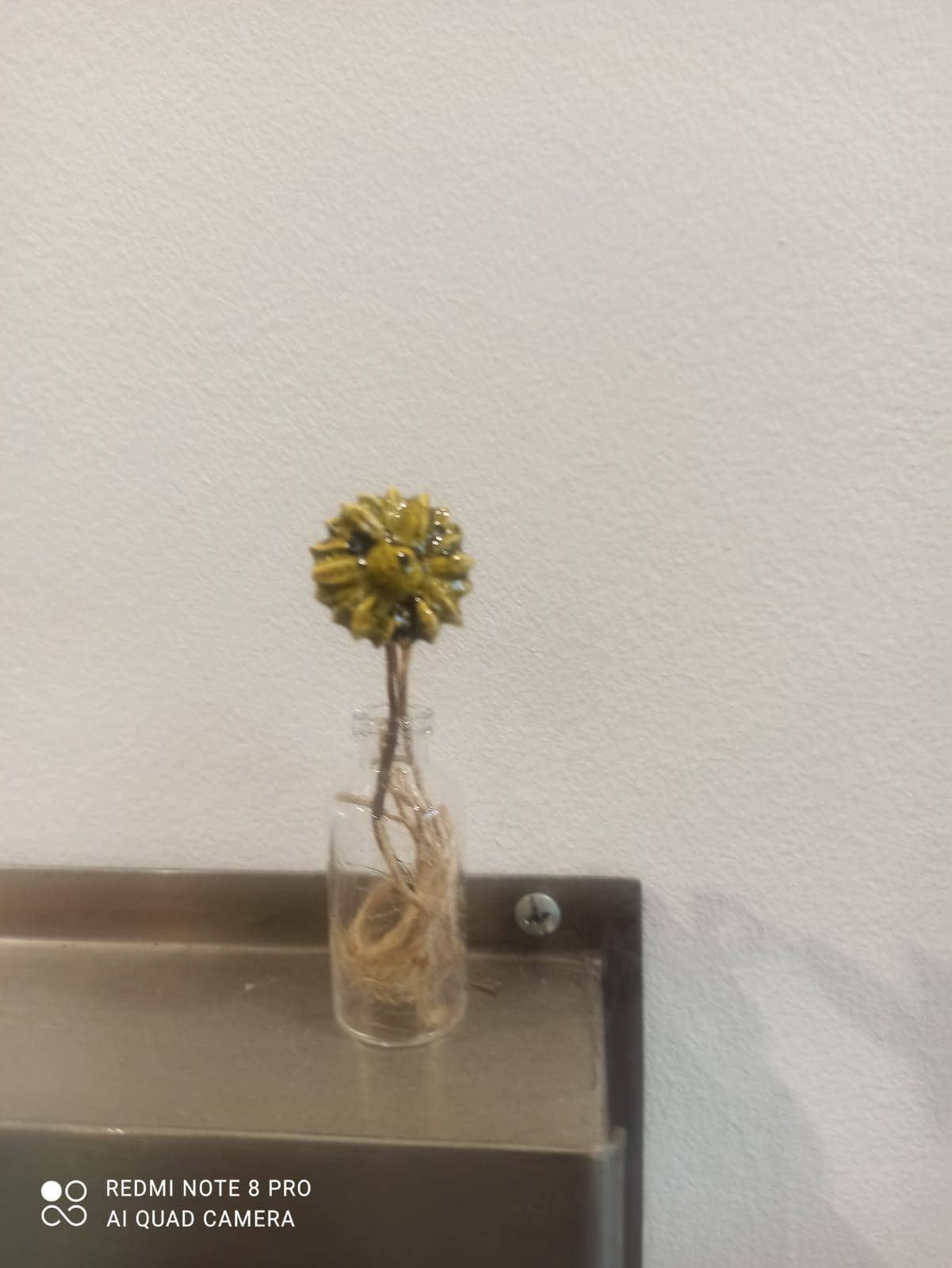 Petite fleur en fiole — fleur en céramique, Éclosions Brutes