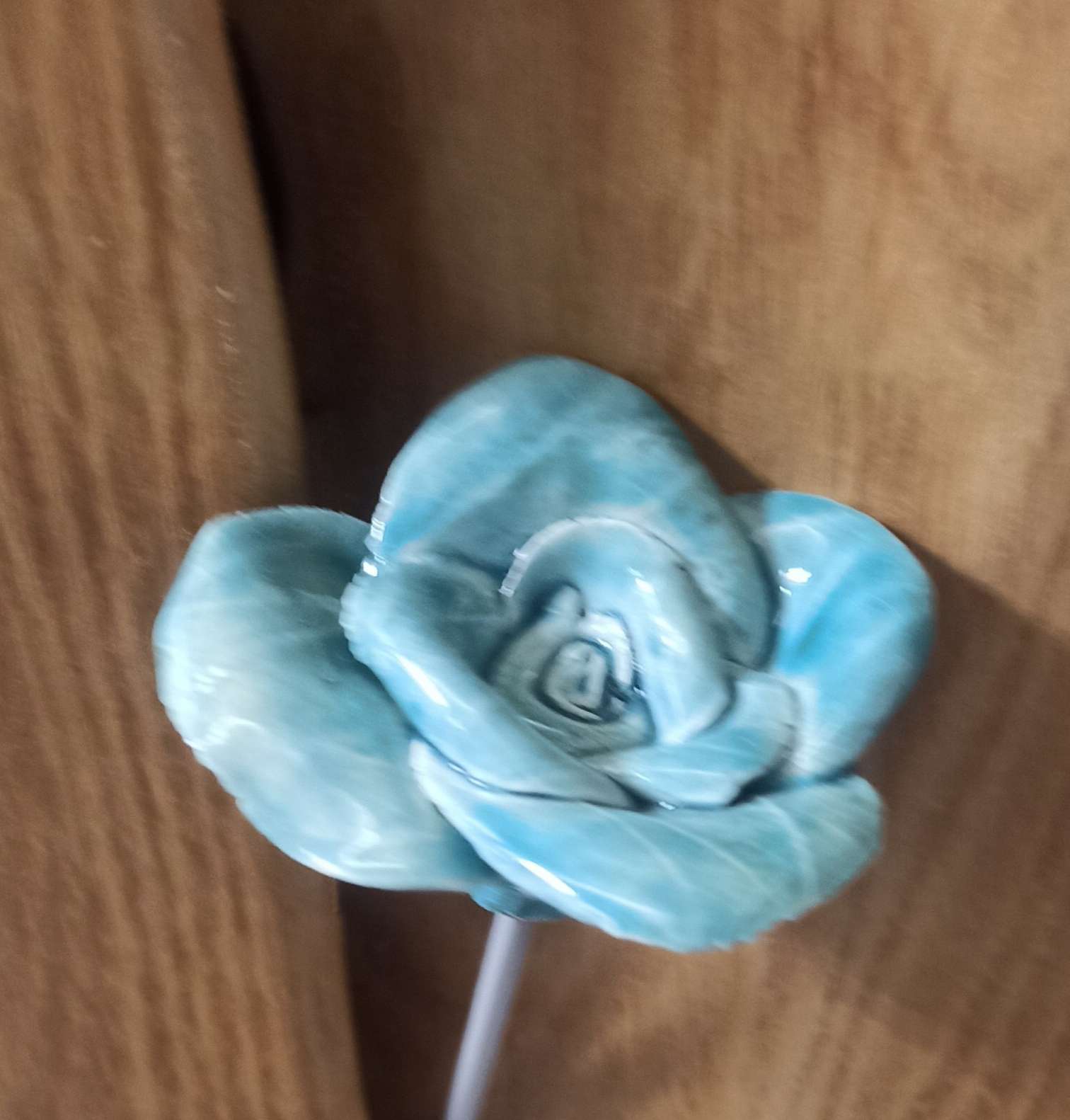 Rose turquoise — fleur en céramique, Éclosions Brutes