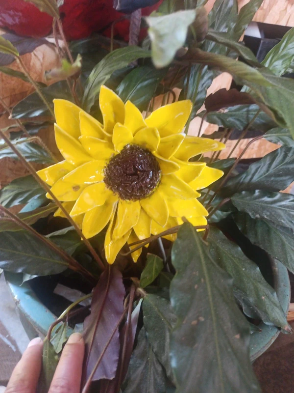Tournesol au jardin — fleur en céramique, Éclosions Brutes